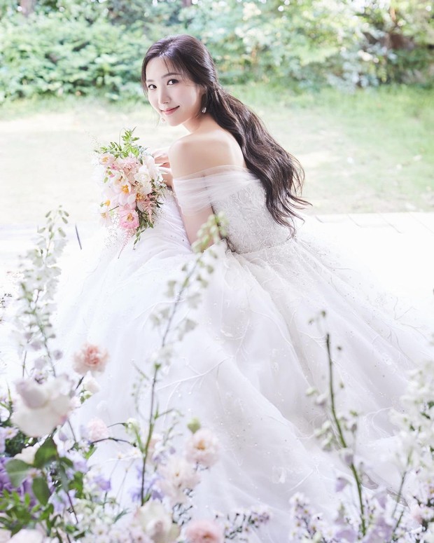 Potret Hong Yu Kyung dalam foto pre-wedding