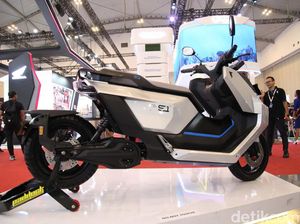 Cuma di Indonesia Motor Listrik Dianggap Tak Kuat Nanjak Cuma di Indonesia Motor Listrik Dianggap Tak Kuat Nanjak