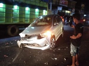 Mini Bus Tabrak Pembatas Jalan di Poros Maros-Pangkep, Sopir Tewas Mini Bus Tabrak Pembatas Jalan di Poros Maros-Pangkep, Sopir Tewas