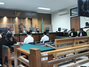 Kades di Serang Divonis 3 Tahun Bui di Kasus Peras Kantor Swasta Rp 530 Juta Kades di Serang Divonis 3 Tahun Bui di Kasus Peras Kantor Swasta Rp 530 Juta