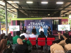 Trans7 Mengajar Hadir di Jakbar, Ajarkan Milenial Cuan dari Konten Digital Trans7 Mengajar Hadir di Jakbar, Ajarkan Milenial Cuan dari Konten Digital