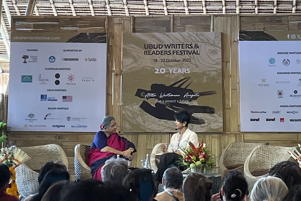 Vandana Shiva dan Farwiza Farhan dalam panel Vandana Shiva and 50 Years of Environmental Justice