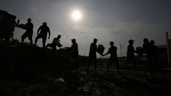 Korban Kekeringan Sungai Amazon Terima Pasokan Air dan Makanan