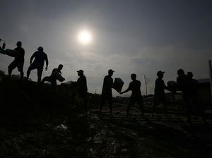 Korban Kekeringan Sungai Amazon Terima Pasokan Air dan Makanan