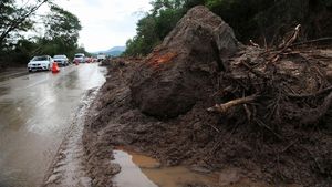 Badai Otis Picu Banjir dan Longsor di Meksiko