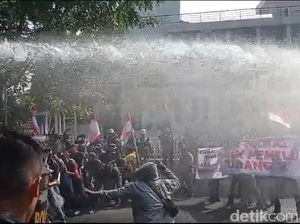 TNI Peragakan Kesiapan Kawal Pemilu Damai di Bandung