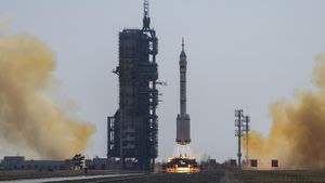 China Luncurkan Roket Pesawat Ruang Angkasa Shenzhou-17
