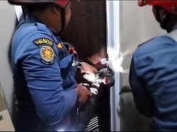 Damkar Evakuasi Mahasiswa Terkunci di Dalam Toilet Kampus di Bogor