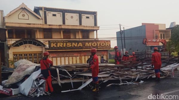 Potret Dahsyatnya Kerusakan Dampak Angin Kencang di Delanggu Klaten