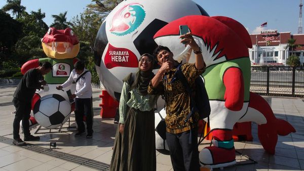 Dekorasi Piala Dunia U-17 Hiasi Balai Kota Surabaya