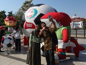 Dekorasi Piala Dunia U-17 Hiasi Balai Kota Surabaya