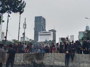 Demonstrasi Selesai, Jalan ke Istana Kembali Dibuka Demonstrasi Selesai, Jalan ke Istana Kembali Dibuka