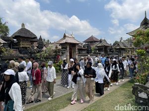 Riuh Banget! Overtourism Desa Penglipuran Bali di Depan Mata