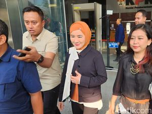 Dirut Pertamina Irit Bicara Usai Diperiksa KPK soal Dugaan Korupsi LNG Dirut Pertamina Irit Bicara Usai Diperiksa KPK soal Dugaan Korupsi LNG