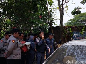 Sempat Ada Ancaman Bunuh Diri, Eksekusi Rumah Pendiri Arema Ditunda Sempat Ada Ancaman Bunuh Diri, Eksekusi Rumah Pendiri Arema Ditunda