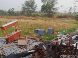 Ngerinya Badai di Klaten, Ada Hujan Es hingga Angkringan Terbang ke Sawah!
