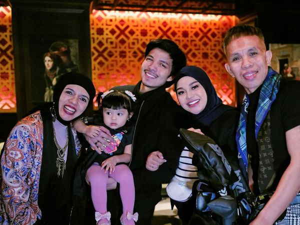 8 Foto Ayah Atta Halilintar yang Ramai Dituding Oplas, Wajahnya Jadi Sorotan