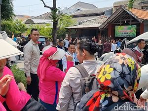 Iriana Unjuk Jempol Lagi Sambil Goyang Ditanya soal Gibran Cawapres Prabowo