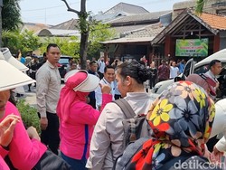 Iriana Unjuk Jempol Lagi Sambil Goyang Ditanya soal Gibran Cawapres Prabowo