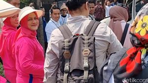 Senyum Mengembang Iriana Ditanya Gibran Jadi Cawapres