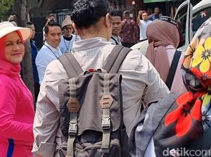 Senyum Mengembang Iriana Ditanya Gibran Jadi Cawapres