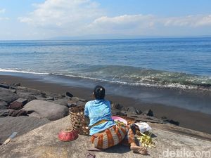 Tak Sempat Beroperasi, Pangkalan Ikan Kusamba Kini Menyatu dengan Laut Tak Sempat Beroperasi, Pangkalan Ikan Kusamba Kini Menyatu dengan Laut