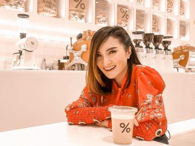 Momen Kiki Amalia Kulineran, Makan Es Krim Durian hingga Ngopi di Kafe