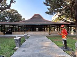 Cerita Pesanggrahan Ambarrukmo: Kebun Jenu, Kediaman HB VII, Nikahan Kaesang Cerita Pesanggrahan Ambarrukmo: Kebun Jenu, Kediaman HB VII, Nikahan Kaesang