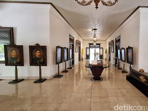 Menilik Koleksi Museum Ambarrukmo: Batik, Keris hingga Ruang Tidur HB VII Menilik Koleksi Museum Ambarrukmo: Batik, Keris hingga Ruang Tidur HB VII