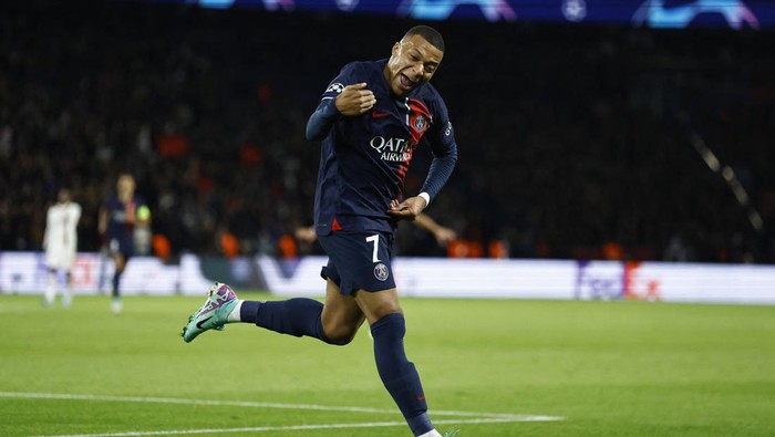 Soccer Football - Champions League - Group F - Paris St Germain v AC Milan - Parc des Princes, Paris, France - October 25, 2023 Paris St Germains Kylian Mbappe celebrates scoring their first goal REUTERS/Gonzalo Fuentes