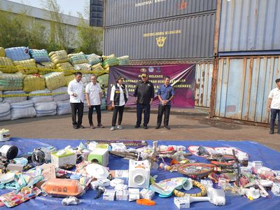 Lihat Lagi Momen Zulhas-Airlangga Musnahkan Barang Impor Ilegal Rp 50 M