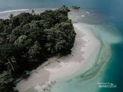 Begitu Indah Pulau Kelapa di Seberang Jakarta, Air Jernih Bak Permata