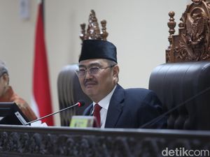 Menanti Putusan Majelis Kehormatan MK Menanti Putusan Majelis Kehormatan MK