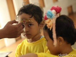 Pengunjung Ketagihan Face Painting di Trans Studio Cibubur