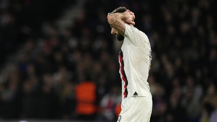 AC Milans Olivier Giroud reacts after missing a scoring chance during the Champions League group F soccer match between Paris Saint Germain and AC Milan at Parc des Princes stadium in Paris, Wednesday, Oct. 25, 2023. (AP Photo/Thibault Camus)