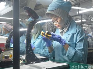 Melihat Oppo Find N3 Dibanting dan Ditekuk Melihat Oppo Find N3 Dibanting dan Ditekuk