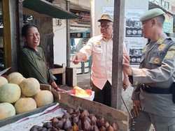Diminta Rapikan Lapak, Pedagang di Stasiun Bojonggede Bogor Nurut