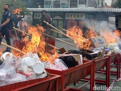 Kejari Tulungagung Bakar, Larutkan, Gilas Barang Bukti Kasus Inkrah