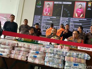 Penampakan Tumpukan Duit Rp 24,4 M TPPU Jaringan Narkoba Fredy Pratama