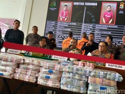 Penampakan Tumpukan Duit Rp 24,4 M TPPU Jaringan Narkoba Fredy Pratama