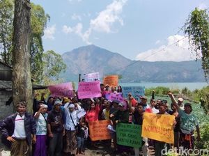 Petani Gelar Aksi di Pesisir Danau Batur Tolak Pembangunan Taman Hiburan Petani Gelar Aksi di Pesisir Danau Batur Tolak Pembangunan Taman Hiburan