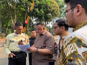 Kubu Pontjo Sutowo Bongkar Portal PPKGBK yang Tutup Akses ke Hotel Sultan Kubu Pontjo Sutowo Bongkar Portal PPKGBK yang Tutup Akses ke Hotel Sultan