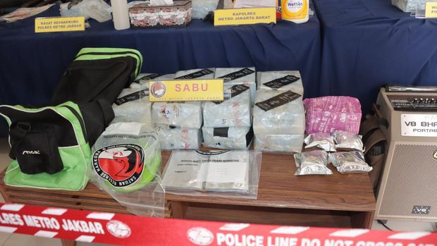 Polres Metro Jakarta Barat menggagalkan penyelundupan sabu Rp 25 miliar.