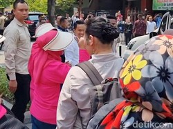 Acungan Jempol Iriana saat Ditanya soal Gibran Jadi Cawapres