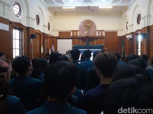 Jaksa Ungkap Roy Bunuh Angeline di Kamar Kos, Ada Hubungan Asmara Jaksa Ungkap Roy Bunuh Angeline di Kamar Kos, Ada Hubungan Asmara
