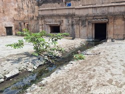 Miris! Situs Cagar Budaya Gua Siluman Jadi Comberan