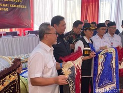 Sri Mulyani Hibahkan Sajadah-Karpet Impor Ilegal Rp 1,8 Miliar