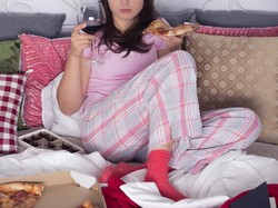 Stres Bikin Orang Cenderung Makan Berlebih? Ini Sebabnya