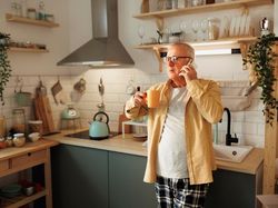 Studi Ungkap Rajin Minum Kopi Kurangi Risiko Lemah Fisik Saat Tua