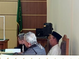 Jadi Saksi Sidang, Istri Dukun Slamet Ungkap Ada 20 Tamu yang ke Rumah Jadi Saksi Sidang, Istri Dukun Slamet Ungkap Ada 20 Tamu yang ke Rumah